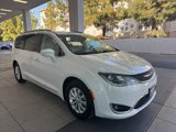 Used 2019 Chrysler Pacifica Touring-L image 3