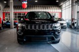 Used 2018 Jeep Grand Cherokee Laredo image 2
