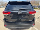 Used 2019 Toyota Highlander XLE image 3