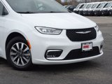 Certified 2022 Chrysler Pacifica Touring-L image 2