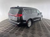 Used 2023 Chrysler Pacifica Touring-L image 5