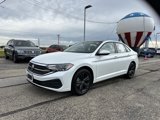 Used 2022 Volkswagen Jetta SE w/ Panoramic Sunroof Package image 3