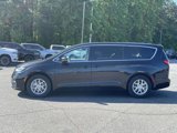 Used 2023 Chrysler Pacifica Touring-L image 5