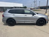 Used 2022 Volkswagen Tiguan SE R-Line image 2
