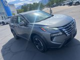 Used 2024 Nissan Rogue SV image 2
