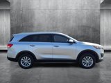 Used 2017 Kia Sorento LX image 4