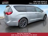 Used 2018 Chrysler Pacifica Touring-L Plus image 4