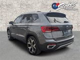 Certified 2022 Volkswagen Taos SEL image 5