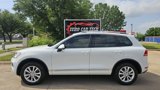 Used 2014 Volkswagen Touareg Sport image 2
