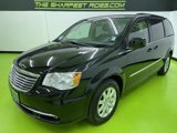 Used 2014 Chrysler Town & Country Touring image 5