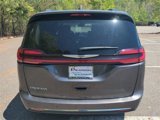 Used 2022 Chrysler Pacifica Touring-L image 5