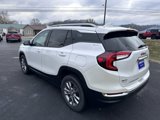 Used 2024 GMC Terrain SLT w/ Infotainment Package II image 3