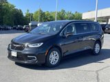 Used 2023 Chrysler Pacifica Touring-L image 4