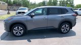 Used 2021 Nissan Rogue SV image 2