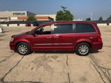 Used 2016 Chrysler Town & Country Touring w/ Driver Convenience Group image 3