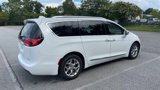 Used 2017 Chrysler Pacifica Limited image 2