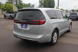 Used 2023 Chrysler Pacifica Touring-L image 3
