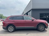 Used 2018 Volkswagen Tiguan SE w/ Panoramic Sunroof Package image 2
