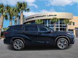 Used 2021 Toyota Highlander XLE image 2