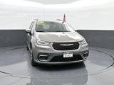 Used 2023 Chrysler Pacifica Limited image 2