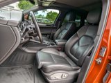 Certified 2022 Porsche Macan image 5