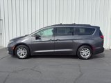Used 2022 Chrysler Pacifica Touring-L image 5