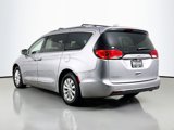 Used 2018 Chrysler Pacifica Touring-L image 5