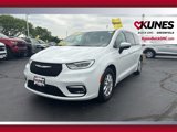 Used 2023 Chrysler Pacifica Touring-L image 5