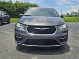 Used 2022 Chrysler Pacifica Touring-L w/ Uconnect Theater Family Group image 2