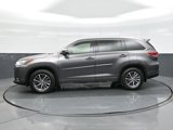 Used 2017 Toyota Highlander XLE image 4