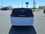 Used 2023 Chrysler Pacifica Touring-L image 5