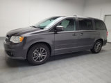 Used 2017 Dodge Grand Caravan SXT image 2