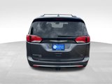 Used 2020 Chrysler Pacifica Touring-L image 5