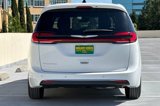 New 2025 Chrysler Pacifica Select image 5