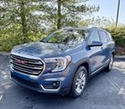 Used 2024 GMC Terrain SLT image 2