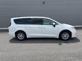 Used 2023 Chrysler Pacifica Touring-L image 2