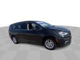 Used 2023 Chrysler Pacifica Touring-L image 3