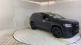 Used 2022 GMC Acadia SLE w/ Driver Convenience Package image 2