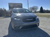Used 2022 Chrysler Pacifica Touring-L image 3