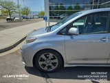 Used 2018 Toyota Sienna SE image 2