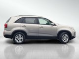 Used 2015 Kia Sorento LX image 3