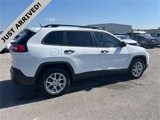 Used 2016 Jeep Cherokee Sport image 4