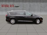 Used 2019 Chrysler Pacifica Touring-L image 3
