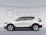 Certified 2022 Volvo XC40 T5 Momentum image 2