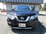 Used 2017 Nissan Rogue SV image 2