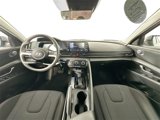 Used 2024 Hyundai Elantra SE image 3