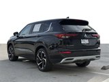 Used 2022 Mitsubishi Outlander SE image 2