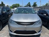 Used 2017 Chrysler Pacifica Limited image 2