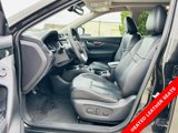 Used 2017 Nissan Rogue SL image 3