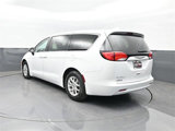 Used 2017 Chrysler Pacifica Touring image 3